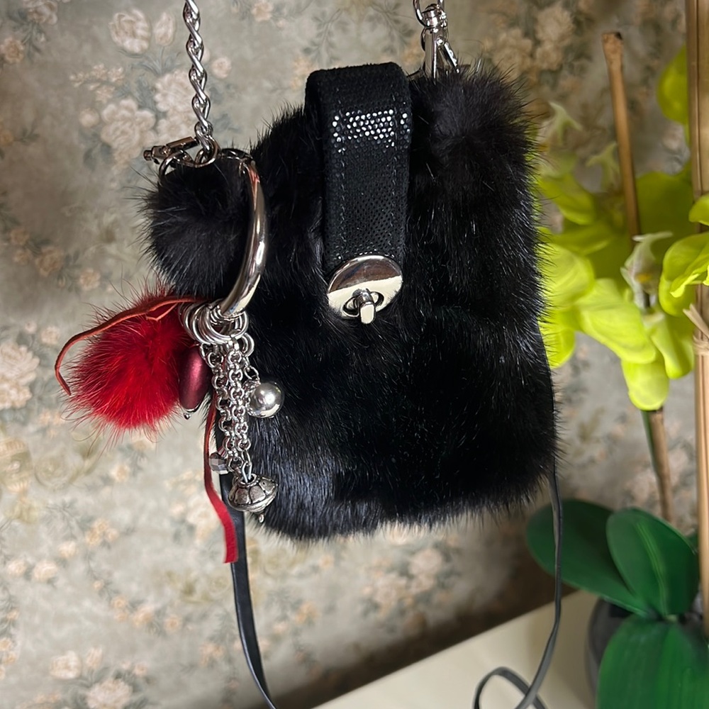 Mini bag for cellphone with the chain.